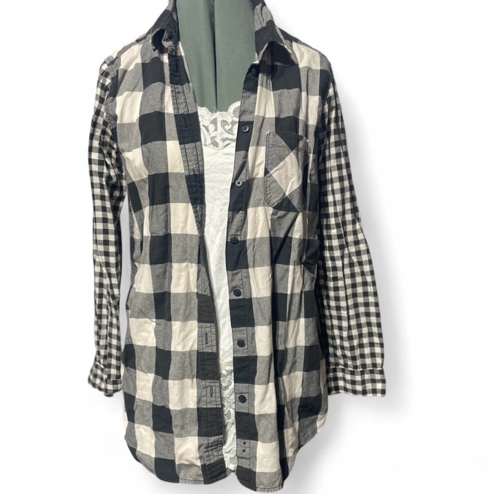 American Eagle Women’s LS Black/White Plaid Jeggings Shirt Sz M
